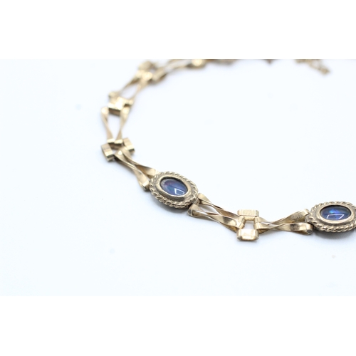 23 - 9ct gold opal triplet bracelet (3.4g)