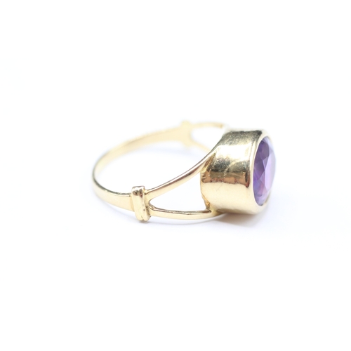 231 - 18ct gold amethyst single stone ring (4.2g) Size P