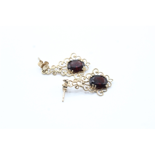 235 - 9ct gold red gemstone drop stud earrings (1.7g) Size P 1/2