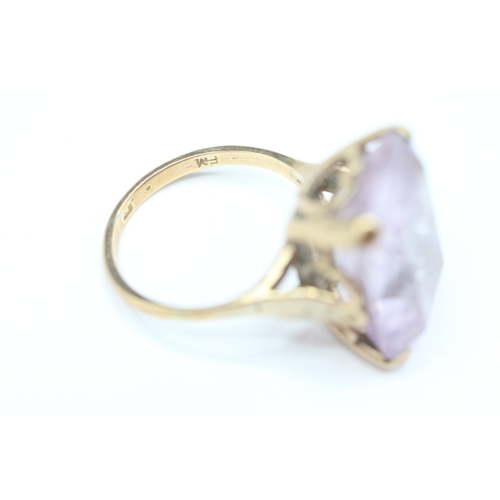 239 - 9ct gold pink gemstone cocktail ring (6.1g) Size N