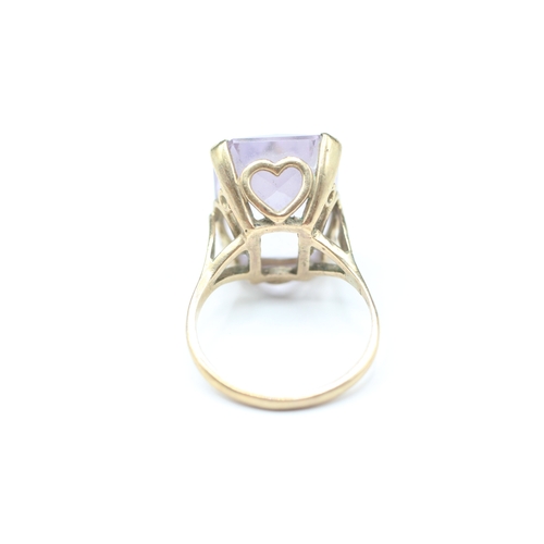 239 - 9ct gold pink gemstone cocktail ring (6.1g) Size N