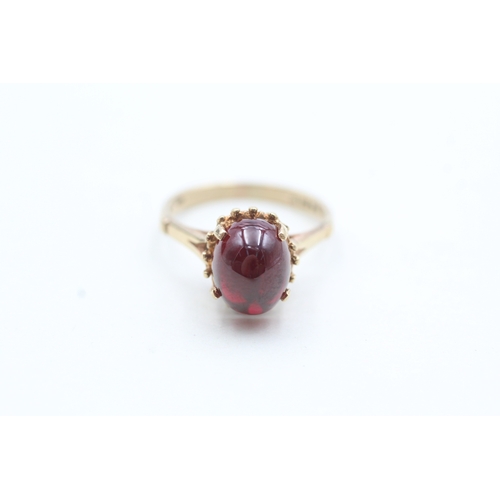 240 - 9ct gold cabochon cut synthetic ruby dress ring (3.8g) Size O 1/2