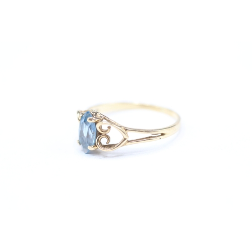 242 - 9ct gold blue gemstone set ring (1.2g) Size M