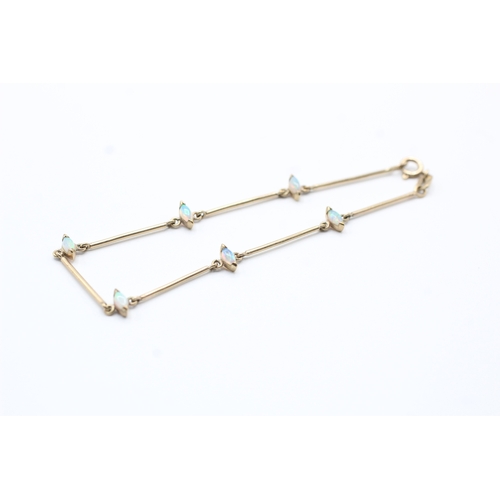 25 - 9ct gold and opal bracelet (2.2g)