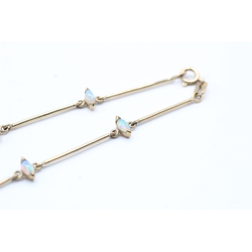 25 - 9ct gold and opal bracelet (2.2g)