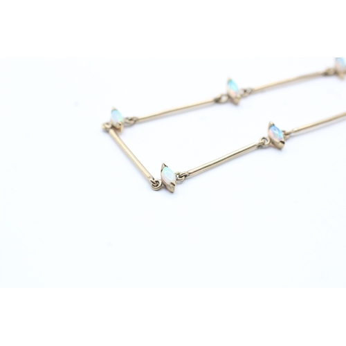 25 - 9ct gold and opal bracelet (2.2g)