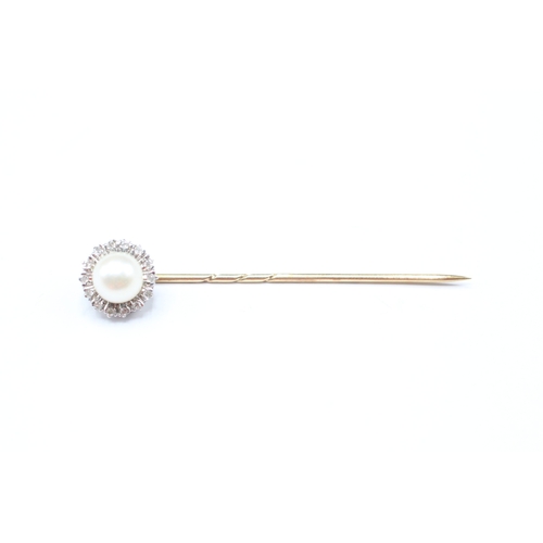 250 - 9ct gold cultured pearl and diamond halo stick pin (2.7g)