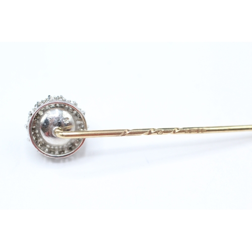 250 - 9ct gold cultured pearl and diamond halo stick pin (2.7g)