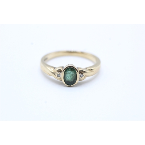 30 - 9ct gold green gemstone and diamond ring (2.9g) Size O