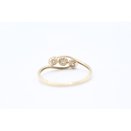 40 - 9ct gold delicate triple round cluster set diamond ring (1.1g) Size V