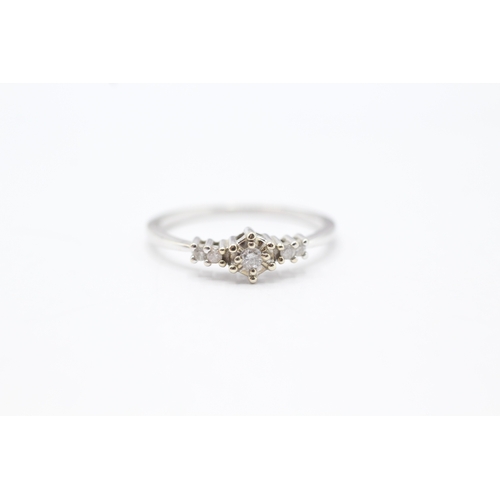 42 - 9ct gold and diamond claw set ring (1.7g) Size P