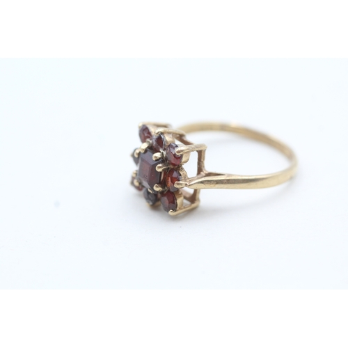 43 - 9ct gold garnet cluster ring (2.7g) Size O