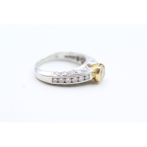 44 - 18ct white and yellow gold diamond set ring (5.6g) Size K