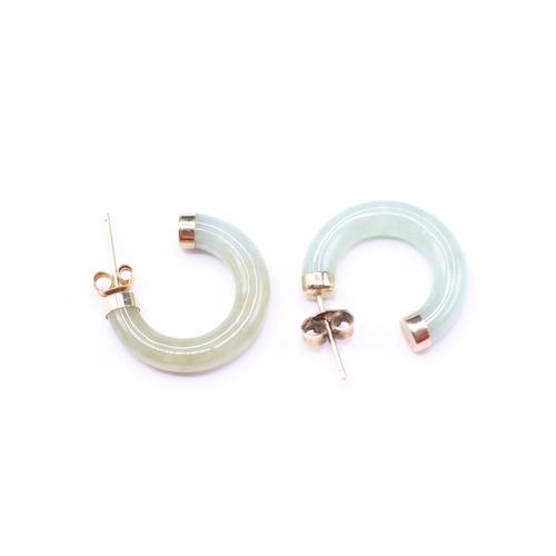 55 - 9ct gold jade half hoop stud earrings (3.4g)