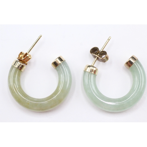 55 - 9ct gold jade half hoop stud earrings (3.4g)