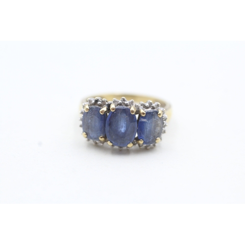 56 - 9ct gold ring with three blue gemstones surrounded by diamonds (3g) Size L 1/2