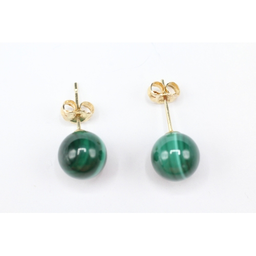 64 - 14ct gold malachite sphere stud earrings (2.6g)