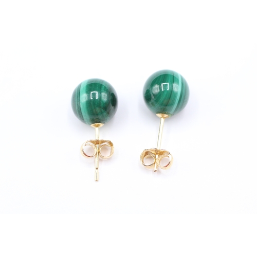 64 - 14ct gold malachite sphere stud earrings (2.6g)