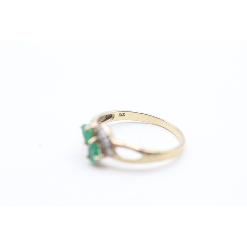 73 - 9ct gold green and white gemstone ring (1.9g) Size P