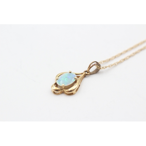 80 - 14ct gold opal cabochon pendant on chain (1.6g)