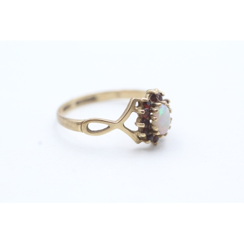 86 - 9ct gold opal and red gemstone ring (1.8g) Size P