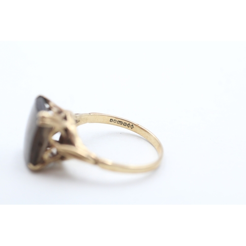 94 - 9ct gold central set quartz ring (3.2g) Size N 1/2