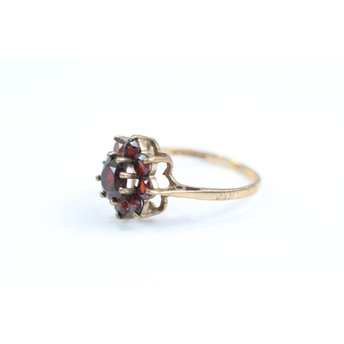 16 - 9ct gold vintage garnet cluster ring (1.9g) Size K 1/2