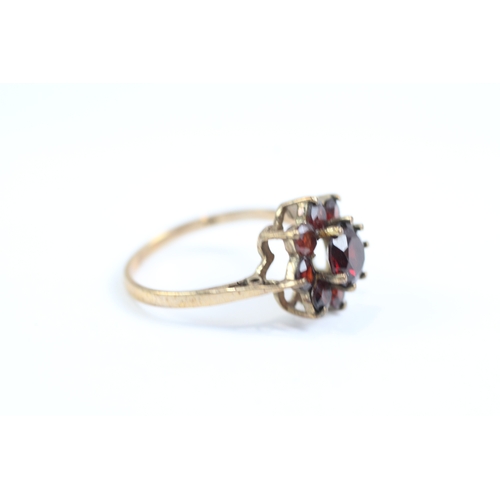 16 - 9ct gold vintage garnet cluster ring (1.9g) Size K 1/2