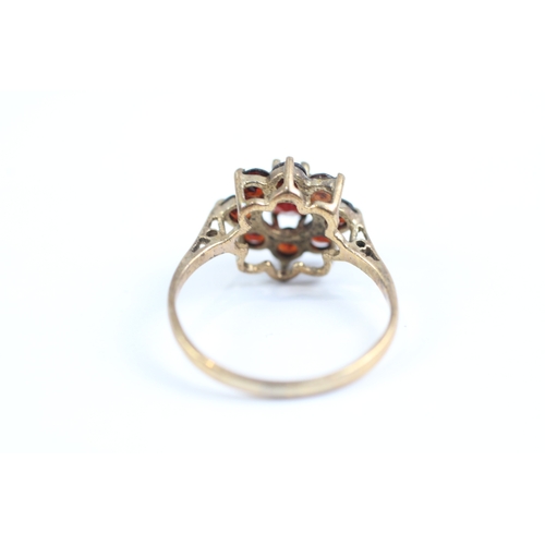 16 - 9ct gold vintage garnet cluster ring (1.9g) Size K 1/2