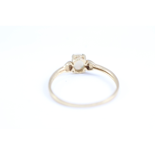 19 - 9ct gold oval cut opal solitaire ring (0.9g) Size M