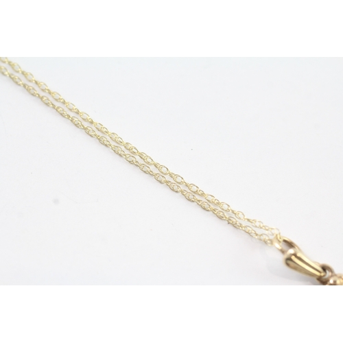 190 - 9ct gold vintage pear cut citrine with a foliate patterned border pendant necklace (3.4g)