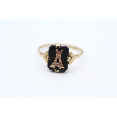 191 - 9ct gold vintage black onyx `initial 'A' dress ring (1.4g) Size N