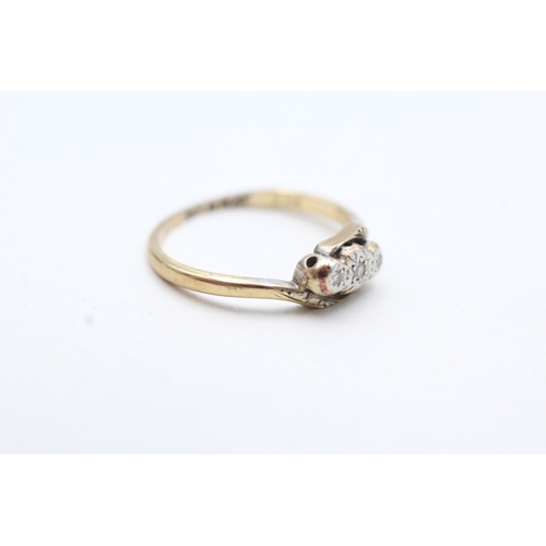 199 - 9ct gold & platinum diamond trilogy ring (1.7g) Size K
