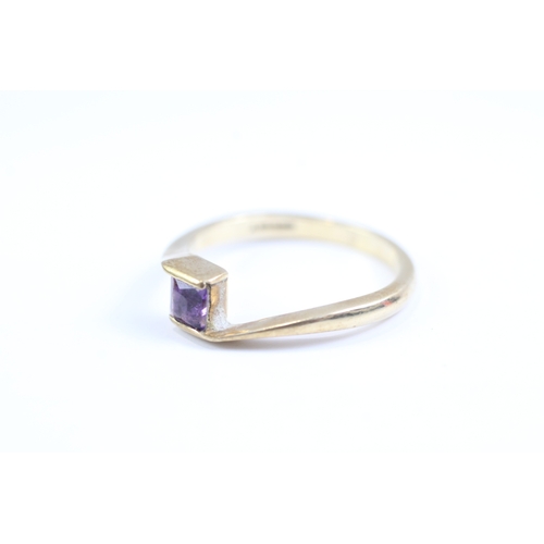 20 - 9ct gold amethyst solitaire ring (2.5g) Size P