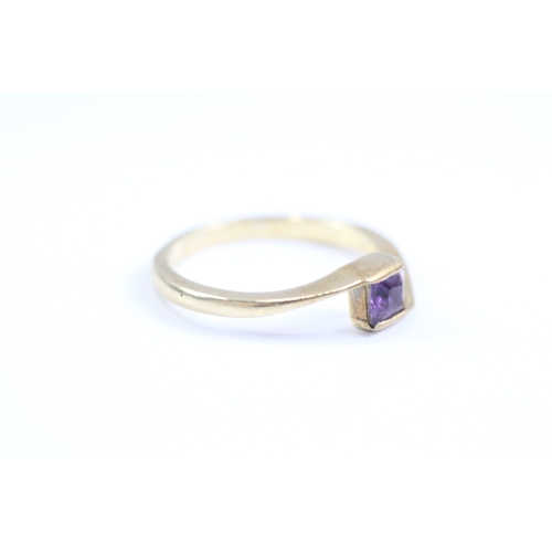 20 - 9ct gold amethyst solitaire ring (2.5g) Size P