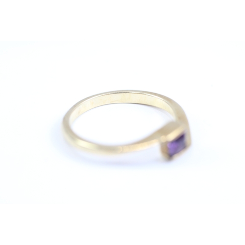 20 - 9ct gold amethyst solitaire ring (2.5g) Size P