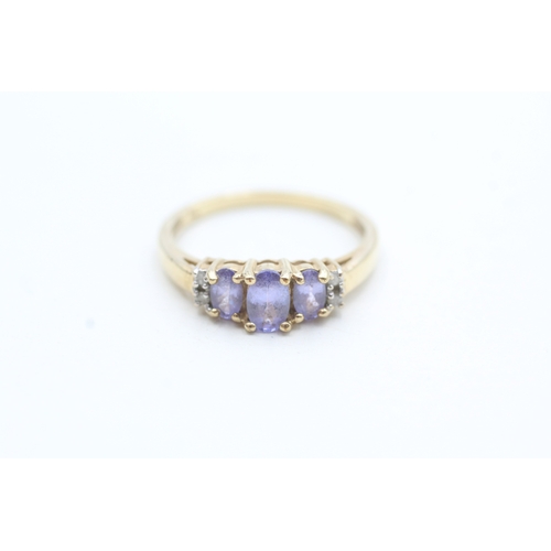 209 - 9ct gold diamond and tanzanite trilogy ring (2.6g) Size R