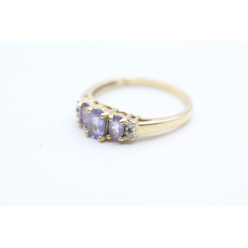 209 - 9ct gold diamond and tanzanite trilogy ring (2.6g) Size R
