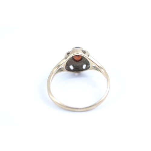 21 - 9ct gold garnet dress ring (1.7g) Size I