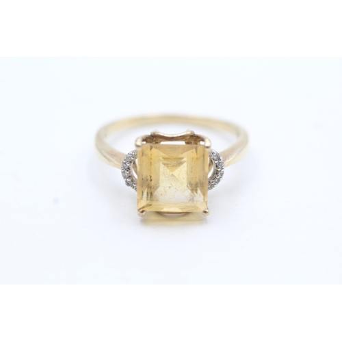 212 - 9ct gold yellow gemstone & diamond dress ring (3g) Size R 1/2