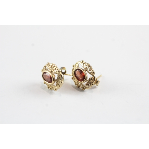 224 - 3x 9ct gold garnet stud earrings