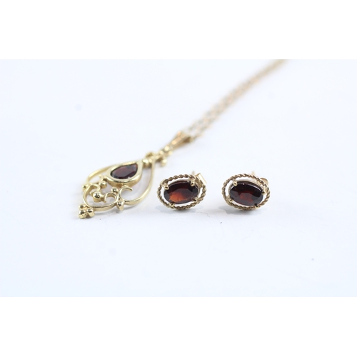 225 - 2x 9ct gold garnet stud earrings & necklace