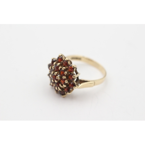 240 - 9ct gold vintage garnet cocktail ring (4.5g) Size Q 1/2