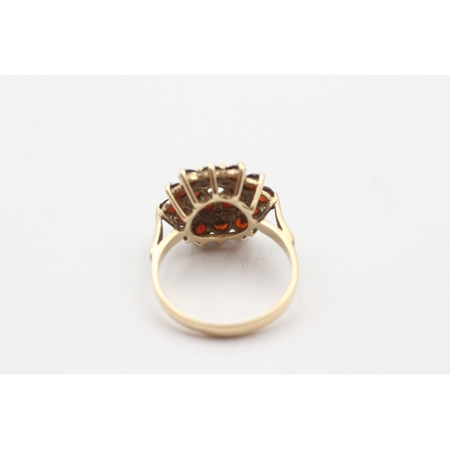 240 - 9ct gold vintage garnet cocktail ring (4.5g) Size Q 1/2