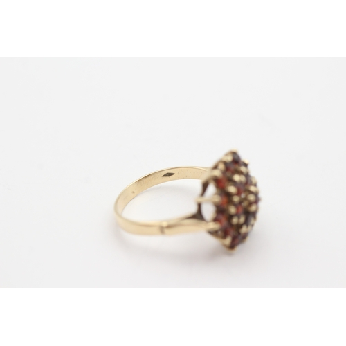 240 - 9ct gold vintage garnet cocktail ring (4.5g) Size Q 1/2