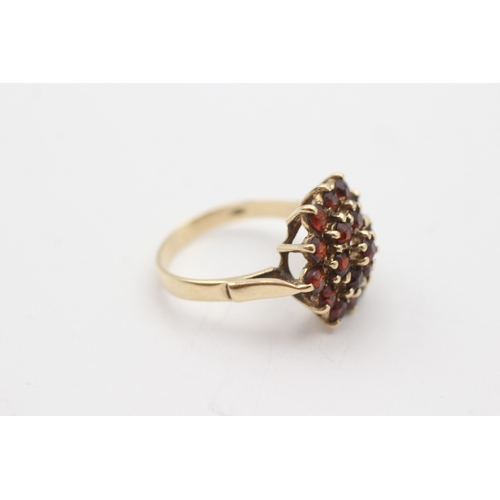 240 - 9ct gold vintage garnet cocktail ring (4.5g) Size Q 1/2