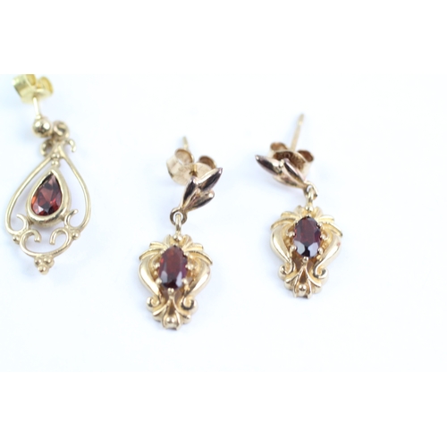 25 - 2x 9ct gold red gemstone drop earrings