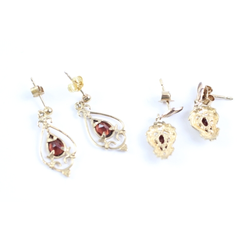 25 - 2x 9ct gold red gemstone drop earrings