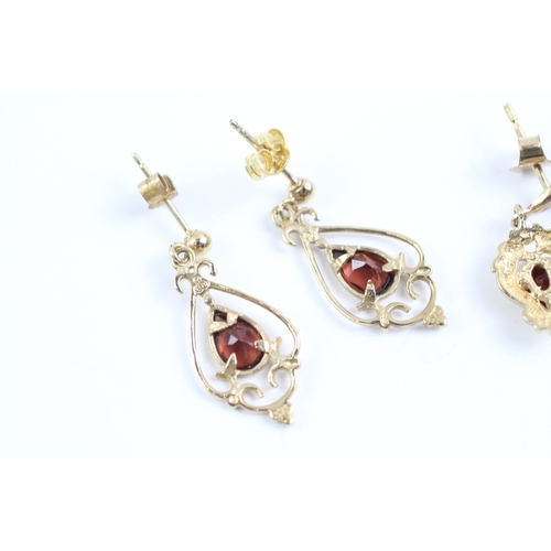 25 - 2x 9ct gold red gemstone drop earrings