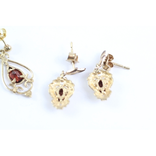 25 - 2x 9ct gold red gemstone drop earrings